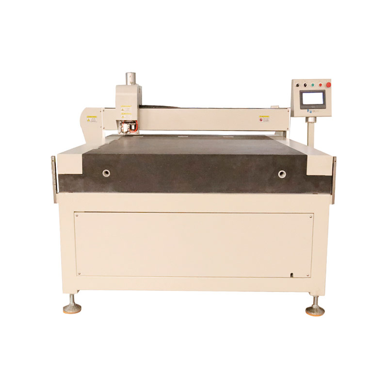 玻璃切割機(jī)在生產(chǎn)中有哪些注意事項(xiàng)？